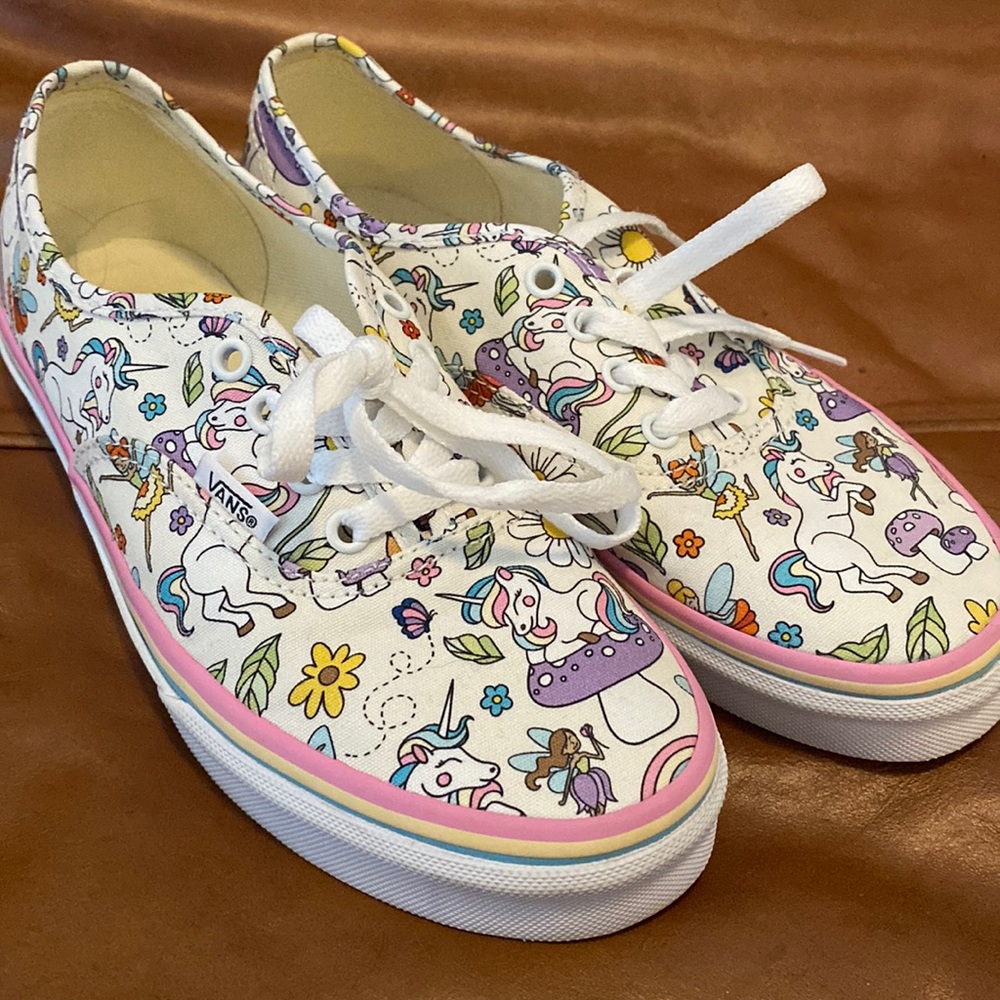 Vans Low Top Fairy Tale Unicorn Rainbow Size 5 juniors